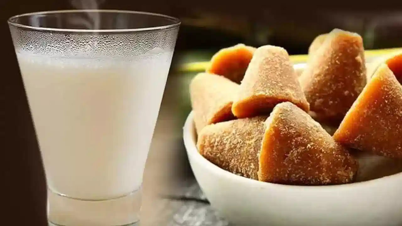 పాలల్లో బెల్లం కలుపుకొని తాగడం వలన ఇది కాలేయ ఆరోగ్యాన్ని , కాలేయ పనితీరును మెరుగుపరుస్తుంది. ప్రతి రోజూ బెల్లం కలిపినపాలు తాగడం వలన ఇందులో ఉండే ఖనిజాలు విటమిన్స్, కాలేయంలోని చెడు పదార్థాలను బయటకు పంపి, లివర్ ఆరోగ్యాన్ని కాపాడుతాయి.