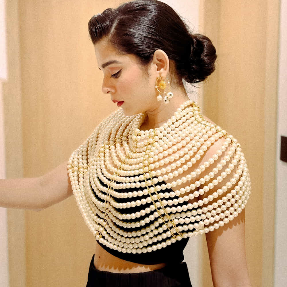ఇక తెలుగులో చేసింది ఒకే ఒక్క సినిమా అయినా కూడా ఈ బ్యూటీ మంచి క్రేజ్ తెచ్చుకుంది. అంతకు ముందు 'కట్టి బట్టి' మూవీ ద్వారా హిందీ చిత్రసీమలోకి అడుగుపెట్టింది. ఆ సినిమాలోనూ తన నటనతో ప్రేక్షకులను మెప్పించింది ఏ ముద్దుగుమ్మ.