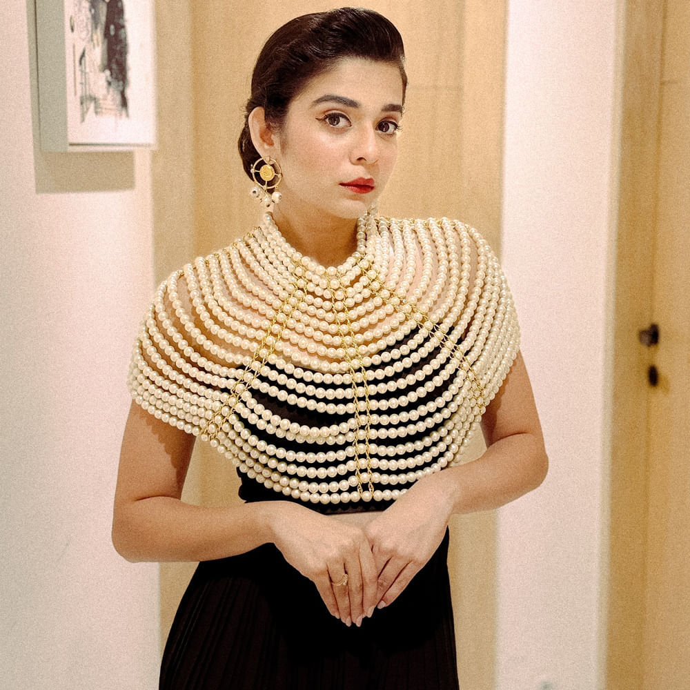 ఓరి దేవుడా సినిమాతో తెలుగుతెరకు పరిచయమైంది మిథిలా పాల్కర్.. ఈ సినిమాలో మిథిలా అందంతో , క్యూట్ స్మైల్ తో స్పెషల్ ఎట్రాక్షన్ గా నిలిచింది.ఈమె స్మైల్ తో అభిమానులను మాత్రం గట్టిగానే సంపాందించి ఈ ముంబై ముద్దుగుమ్మ.