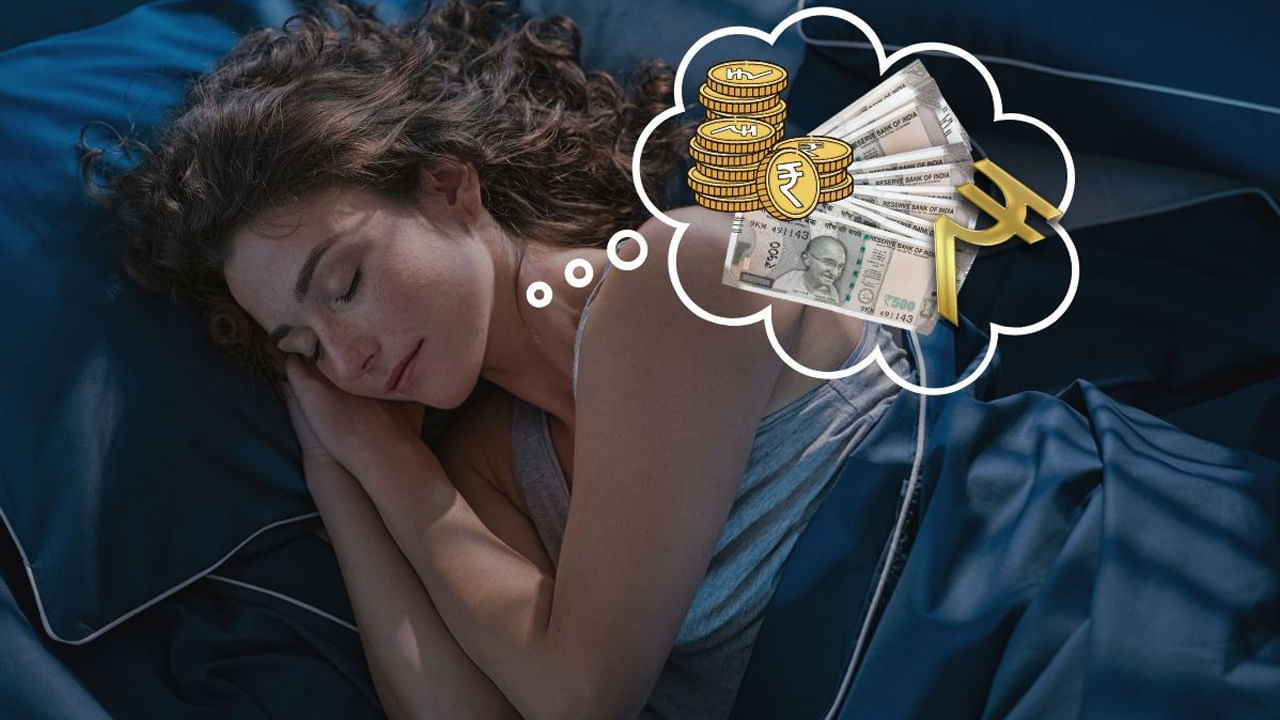  అదే విధంగా అనుకోని విధంగా ఎవరైనా డబ్బును కోల్పోయే ప్రమాదం ఉన్నా, కలలో డబ్బు కనిపిస్తుందంట.  దీంతో మీరు డబ్బు విషయంలో ఎలాంటి జాగ్రత్తలు తీసుకోవాలి, డబ్బును ఉపయోగించుకోవడంలో ఎలాంటి నిర్ణయాలు తీసుకోవాలో తెలుపుతుందంట. 