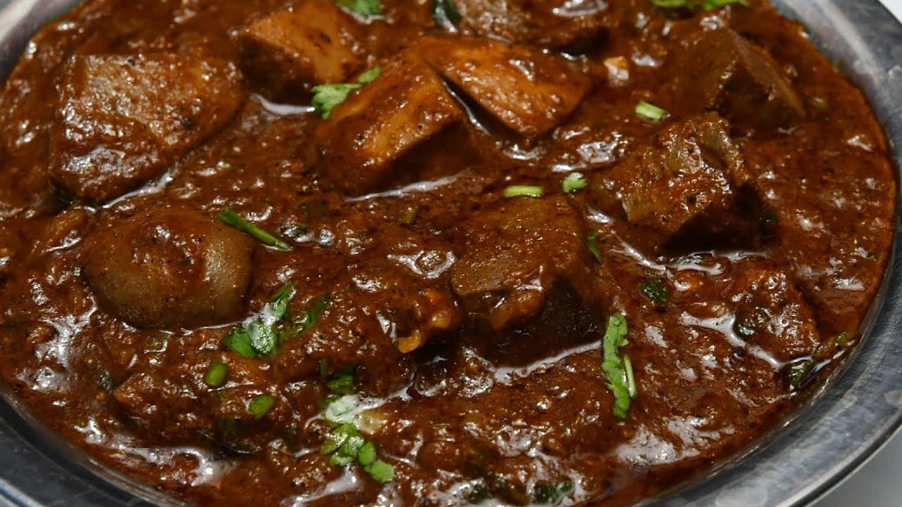 కానీ మీ పిల్లలకు మటన్ లివర్ పెట్టె ముందు ఒక్కసారి మీ ఫ్యామిలీ డాక్టర్ దగ్గరకి వెళ్ళండి. అయన సలహామేరకు ఎప్పుడు పెట్టాలో.. ఎంత పెట్టాలో ఆలా మాత్రమే ఫాలో అవ్వండి. అప్పుడు మీ బిడ్డ ఆరోగ్యంగా ఉంటాడు. లేదంటే సమస్యలు ఎదుర్కోవాల్సి వస్తుంది. 