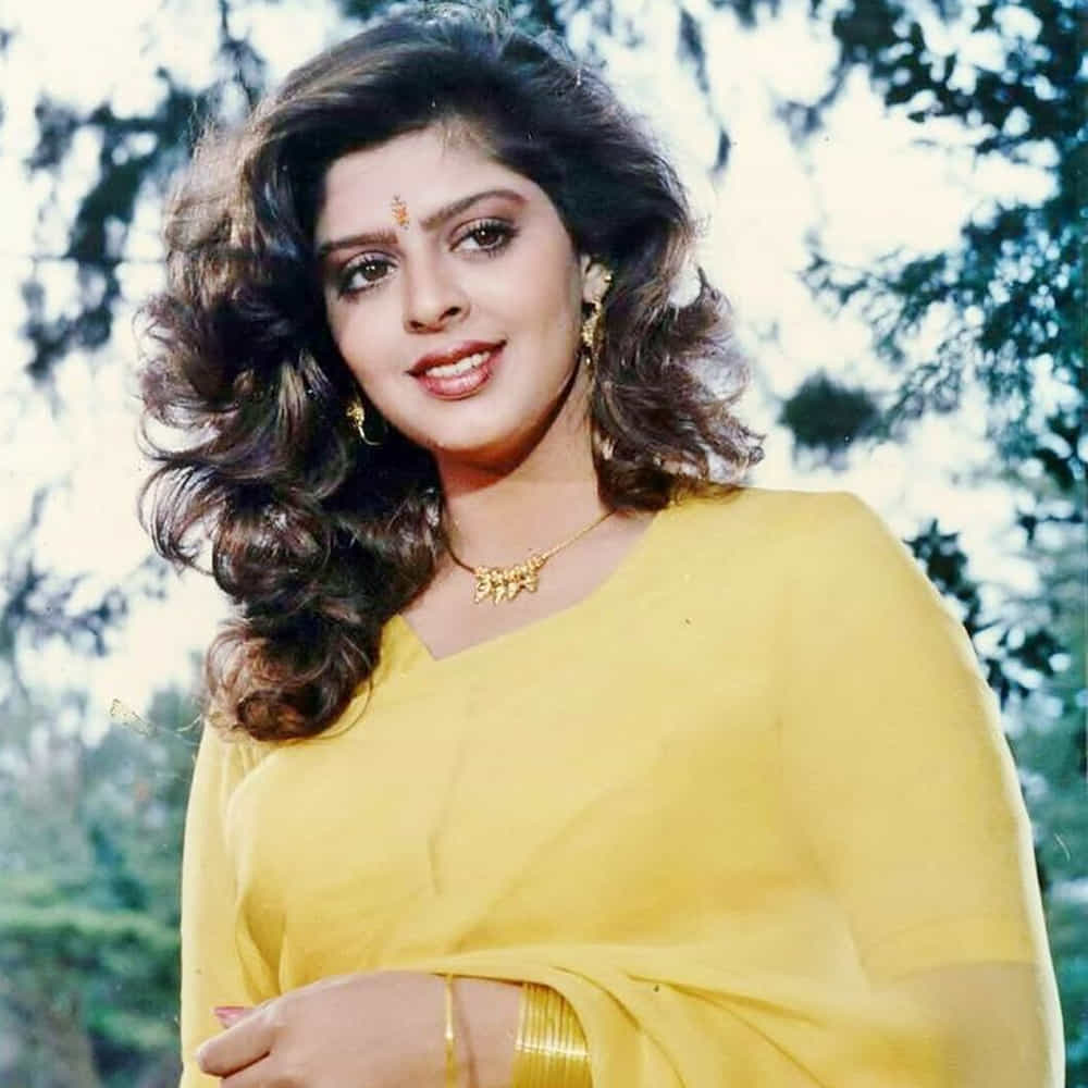 తెలుగులో ఒకప్పుడు సంచలనం సృష్టించిన హీరోయిన్ నగ్మా. అందంతోపాటు అభినయంతో మెప్పించింది. ఈ బ్యూటీ ప్రేమ వ్యవహరాలు అప్పట్లో హాట్ టాపిక్ అయిన సంగతి తెలిసిందే. ప్రస్తుతం ఆమె వయసు 50 సంవత్సరాలు. ఇప్పటికీ పెళ్లి మాట ఎత్తలేదు. అలాగే సినిమాలకు సైతం దూరంగా ఉంటుంది. 