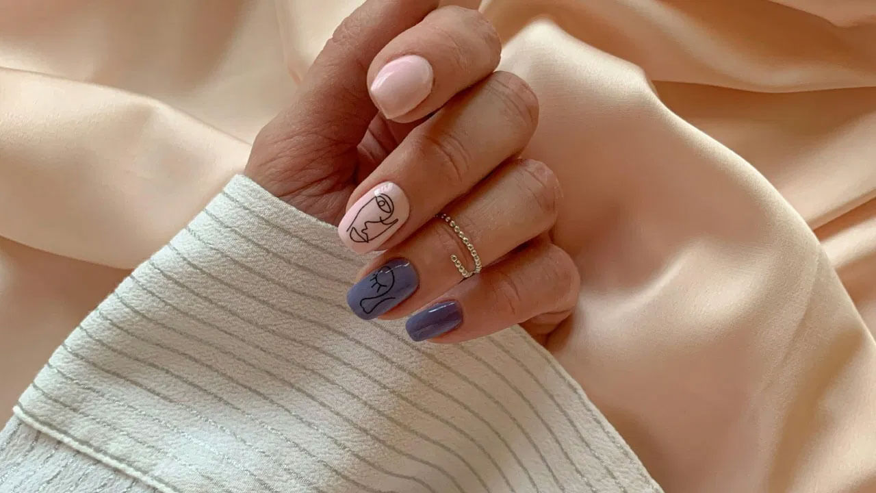 విటమిన్ బి12 లోపం ఉంటే వైద్యుడిని సంప్రదించాలి. విటమిన్ బి12 మాత్రలతోపాటు ఆహార మార్పులు చేసుకోవాలి. అయితే ఇవన్నీ వైద్యుల సూచనల మేరకు మాత్రమే పాటించాలన్న విషయం మర్చిపోకూడదు. 