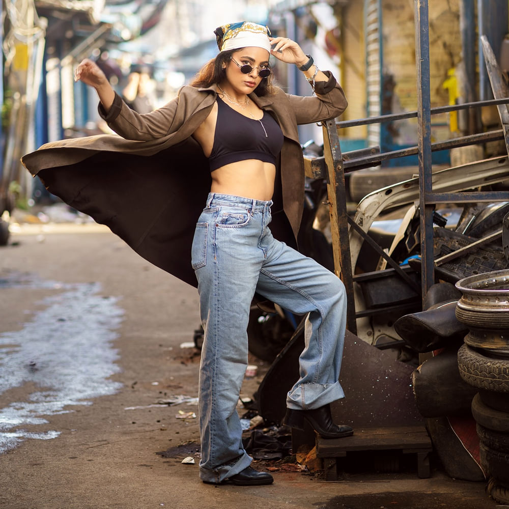 తెలుగుతో పాటు తమిళ్ లోనూ క్రేజీ ఆఫర్స్ ఆదుకుంటుంది ఈ వయ్యారి భామ. ఇక సోషల్ మీడియాలో రకరకాల ఫొటోలతో ఆకట్టుకుంటుంది నందిత. తాజాగా ఈ అమ్మడు షేర్ చేసిన ఫోటోలు మతిపోగొడుతున్నాయి. ఓ రేంజ్ లో అందాలతో కవ్విస్తుంది నందిత. 