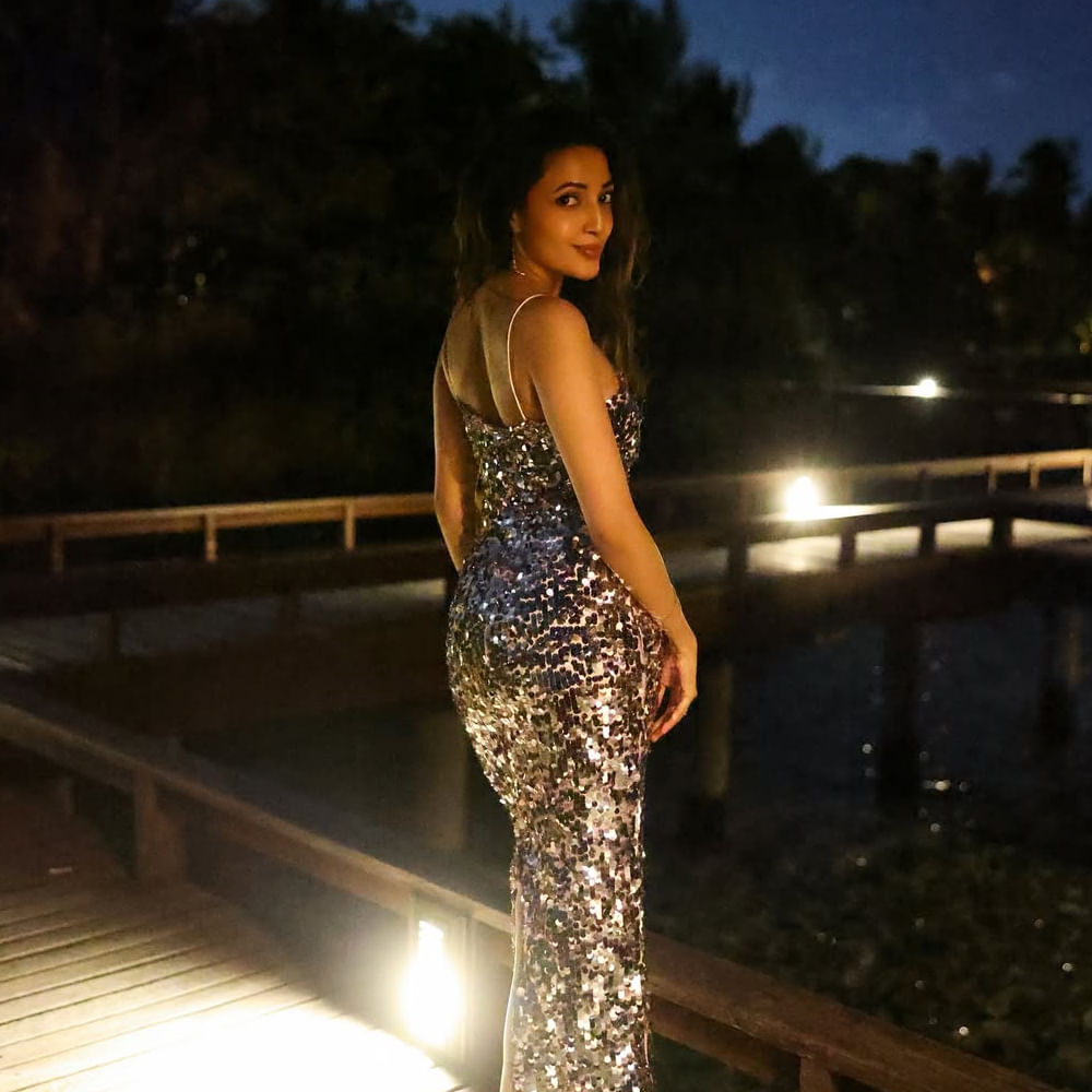 డీజే టిల్లు సినిమాలో రాధిక పాత్రలో నెగిటివ్ షేడ్స్ ఉన్న క్యారెక్టర్ పోషించింది. ఈ సినిమాలో గ్లామర్ లుక్స్ లో మెంటలెక్కించింది. ముఖ్యంగా ఇందులో నేహా యాక్టింగ్ సినిమాకే హైలెట్ అయ్యింది. ఈ సినిమాతో నేహా పేరు మారుమోగింది. ఆ తర్వాత బెదురులంక, రూల్స్ రంజన్, గ్యాంగ్స్ ఆఫ్ గోదావరి, టిల్లు స్వ్కేర్ సినిమాల్లో నటించింది.