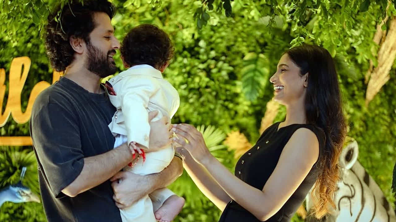 ఈ నేపథ్యంలో గత నెలలో అవ్యుక్త్ పుట్టిన రోజు వేడుకలను గ్రాండ్ గా సెలబ్రేట్ చేశారు నితిన్ - షాలిని. అయితే అప్పుడు ఒకటి, రెండు ఫొటోలను మాత్రమే షేర్ చేశారు.
