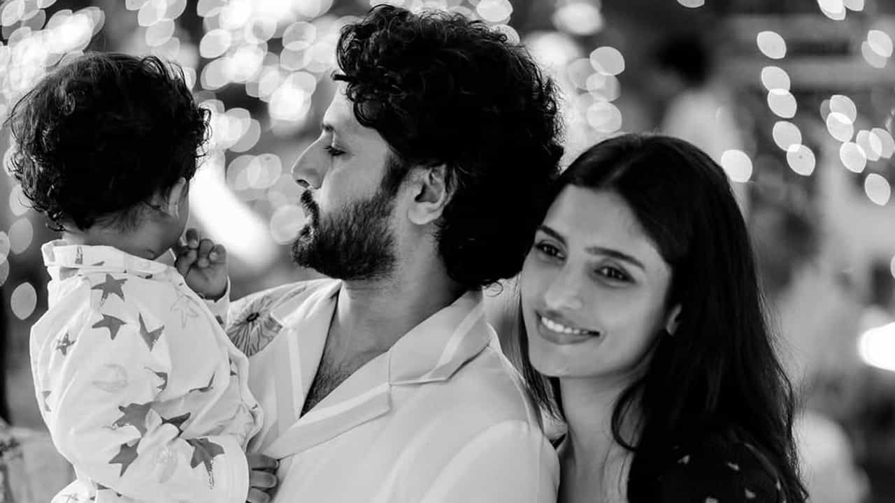 నితిన్ కుమారుడి బర్త్ డే ఫొటోలను చూసిన నెటిజన్లు క్రేజీ కామెంట్స్ చేస్తున్నారు. అవ్యుక్త్ చాలా క్యూట్ గా ఉన్నాడంటున్నారు.