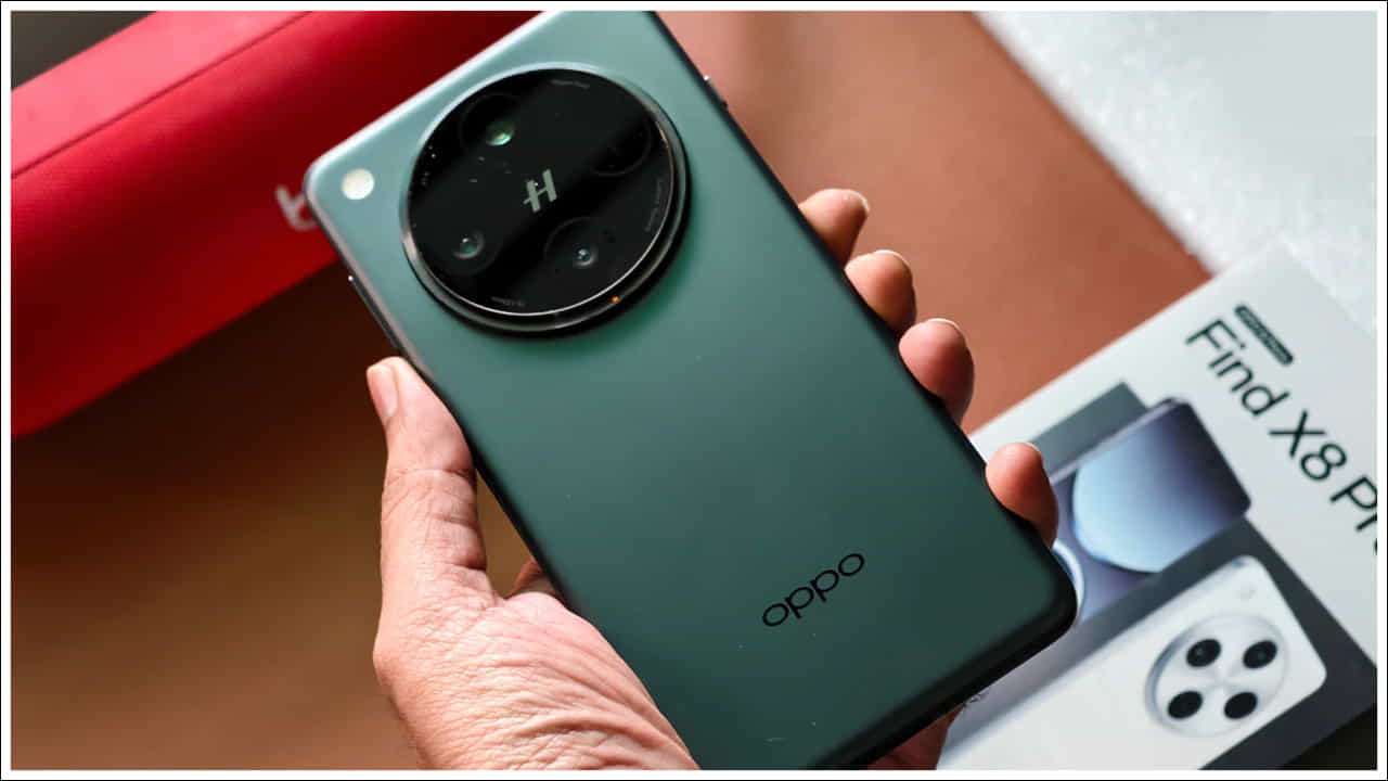 Oppo Find X8: ఈ మొబైల్‌ ధర రూ.₹68,999. ఇందులో ట్రిపుల్ 50MP హాసెల్‌బ్లాడ్-ట్యూన్డ్ కెమెరా సెటప్ ఉంది. ఇందులో వైడ్, 3x పెరిస్కోప్, అల్ట్రావైడ్ లెన్స్ ఉన్నాయి. డాల్బీ విజన్ 4K రికార్డింగ్, 32MP 4K సెల్ఫీ కెమెరాతో ఇది సినిమాటిక్ అనుభవాన్ని అందిస్తుంది. ఇది 2025లో ఐఫోన్ 17 కంటే మెరుగైన కెమెరా ఫోన్‌గా మారుతుంది.