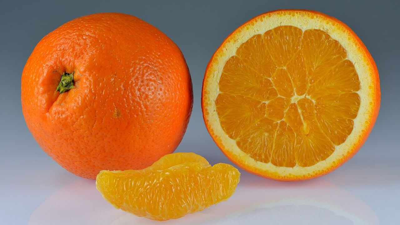 శీతాకాలంలో ఈ పండ్లు తినడం వల్ల వైరల్ ఇన్ఫెక్షన్లు, జలుబు, ఫ్లూ వంటి వ్యాధుల నుంచి రక్షణ పొందవచ్చని తెలిపారు. నారింజ పండ్లను క్రమం తప్పకుండా తీసుకోవడం వల్ల శరీరంలోని యాంటీఆక్సిడెంట్లు పెరుగుతాయి, ఇది కణాల నష్టాన్ని నివారించడంలో సహాయపడుతాయని వివరించారు.