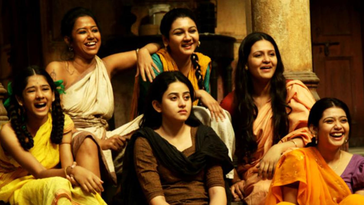 థియేటర్స్ లో కొత్త సినిమాలు సందడి చేస్తుంటే ఓటీటీలో ప్రతి శుక్రవారం పదుల సంఖ్యలో సినిమాలు విడుదలవుతూ ప్రేక్షకులను ఆకట్టుకుంటున్నాయి. ప్రతి శుక్రవారం పదుల సంఖ్యలో సినిమాలు, వెబ్ సిరీస్ లు ఓటీటీలోకి అడుగుపెడుతున్నాయి. వీకెండ్స్ లో ప్రేక్షకులు ఓటీటీలతో ఫుల్ టైం పాస్ చేస్తున్నారు. ఇక ప్రేక్షకులను ఆకట్టుకునేందుకు రకరకాల జోనర్స్ లో సినిమాలు అందుబాటులో ఉన్నాయి.