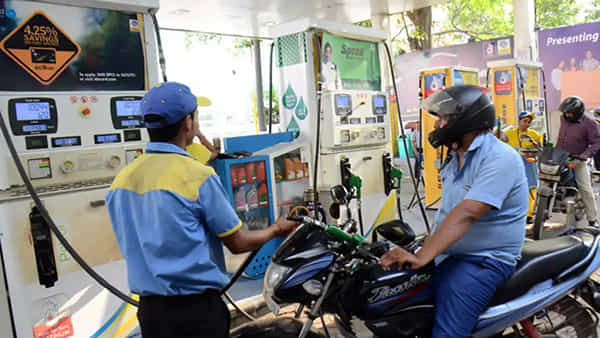 Petrol, Diesel: మీ వాహనంలో ఈ పెట్రోల్ కొట్టిస్తున్నారా? మైలేజీ, పికప్ పోయినట్లే..!