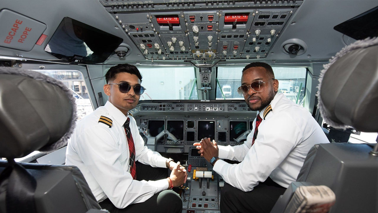 విమాన పైలట్లు:  ప్రయాణీకులకు విమాన ప్రయాణం సాధారణంగా సురక్షితమైనదిగా పరిగణించబడుతున్నప్పటికీ, విమానాలను నడిపే వారికి కూడా అదే చెప్పలేము. పైలట్లు, విమాన ఇంజనీర్లు పరికరాల వైఫల్యం, ప్రతికూల వాతావరణం, గాలిలో ఢీకొనడం వంటి సంభావ్య ప్రమాదాలను ఎదుర్కొంటూ ఆకాశంలో నావిగేట్ చేస్తారు. అంతేకాకుండా, పైలట్లు తరచుగా ఎక్కువ గంటలు, క్రమరహిత షెడ్యూల్‌లను భరిస్తారు. ఇది అలసట, బలహీనతకు దారితీస్తుంది. అంతర్జాతీయ కార్మిక సంస్థ (ILO) ప్రకారం, విమాన పైలట్లు, విమాన ఇంజనీర్ల మరణాల రేటు 100,000 మంది కార్మికులకు దాదాపు 58.4 మరణాలు.