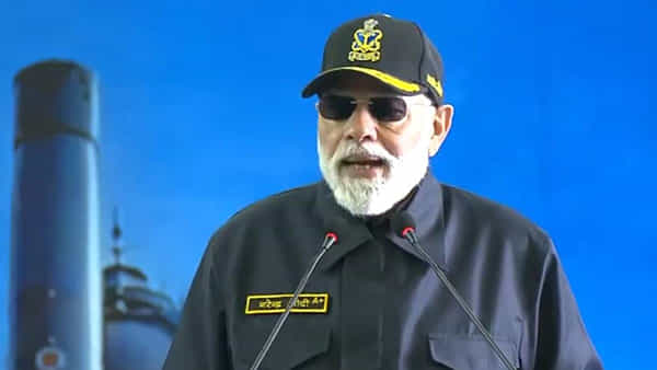 PM Modi: మీరే నా కుటుంబం.. ఐఎన్ఎస్ విక్రాంత్పై నేవి సిబ్బందితో మోదీ దీపావళి వేడుకలు