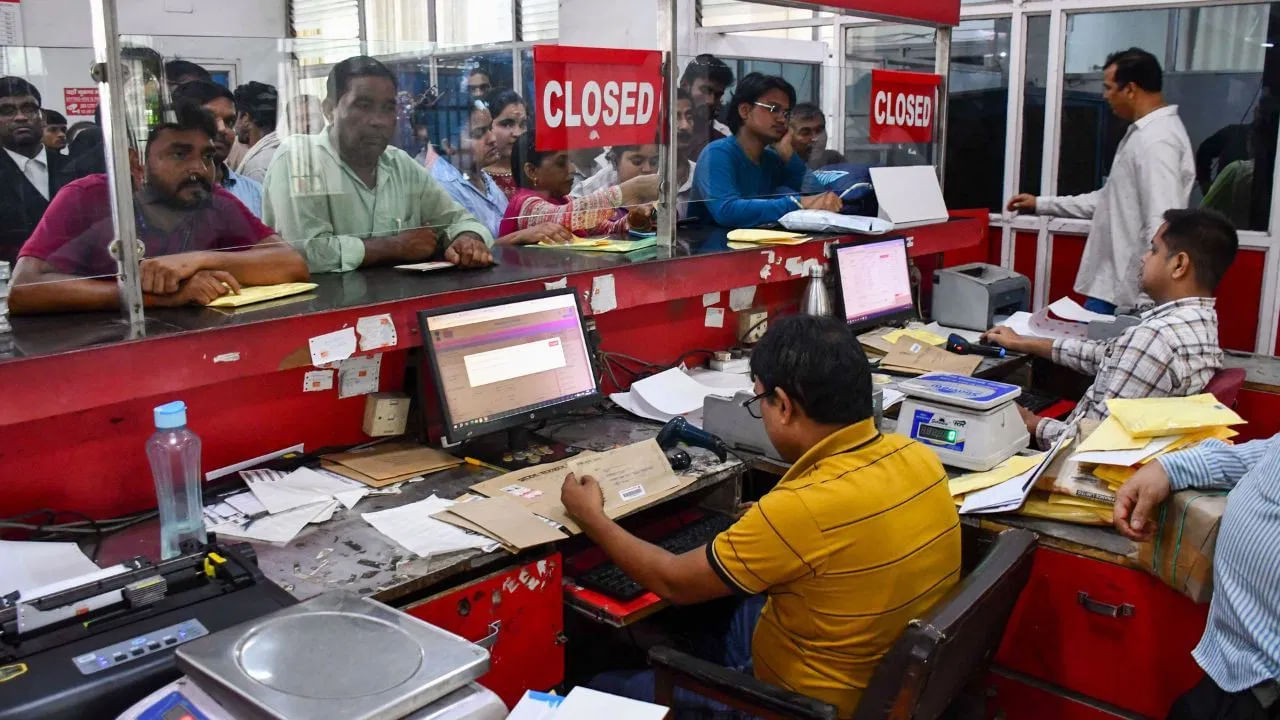 మీరు నెలకు రూ. 50,000 పెట్టుబడి పెడితే మీ మొత్తం డిపాజిట్ 5 సంవత్సరాలలో దాదాపు రూ. 30 లక్షలు అవుతుంది. అదనంగా 6.7% వడ్డీతో 5 సంవత్సరాలలో అదనంగా రూ. 5.68 లక్షలు వస్తుంది. అంటే 5 సంవత్సరాలలో మొత్తం డిపాజిట్ దాదాపు రూ. 35 లక్షలు అవుతుంది.