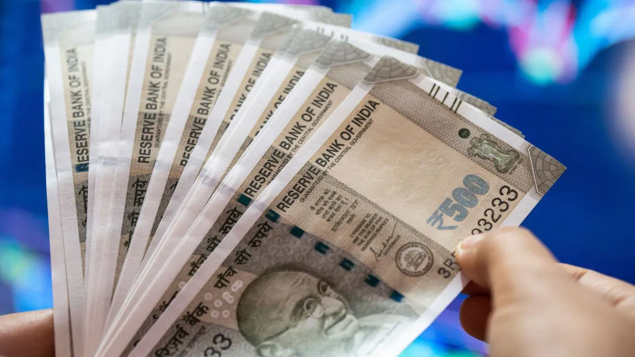 నెలవారీ వాయిదాలను ప్రతి నెలా గడువు తేదీలోపు సమర్పించాలి. నెలలో మొదటి పదిహేను రోజులలో ఖాతా తెరిస్తే, తదుపరి వాయిదా 15వ తేదీలోపు చెల్లించాలి. మీరు తర్వాత ఖాతా తెరిస్తే, 16వ తేదీ నుండి చివరి పని దినం వరకు వాయిదాలను జమ చేయవచ్చు.