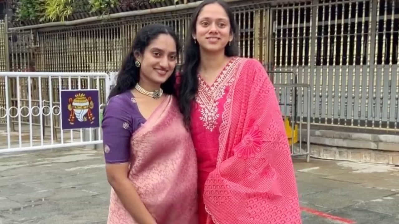 ఇక ప్రభాస్ విషయానికి వస్తే.. ప్రస్తుతం ఈ పాన్ ఇండియా హీరో చేతిలో అరడజనకు పైగా సినిమాలున్నాయి. ఇందులో ది రాజా సాబ్ వచ్చే ఏడాది సంక్రాంతి కానుకగా ప్రేక్షకుల ముందుకు రానుంది.