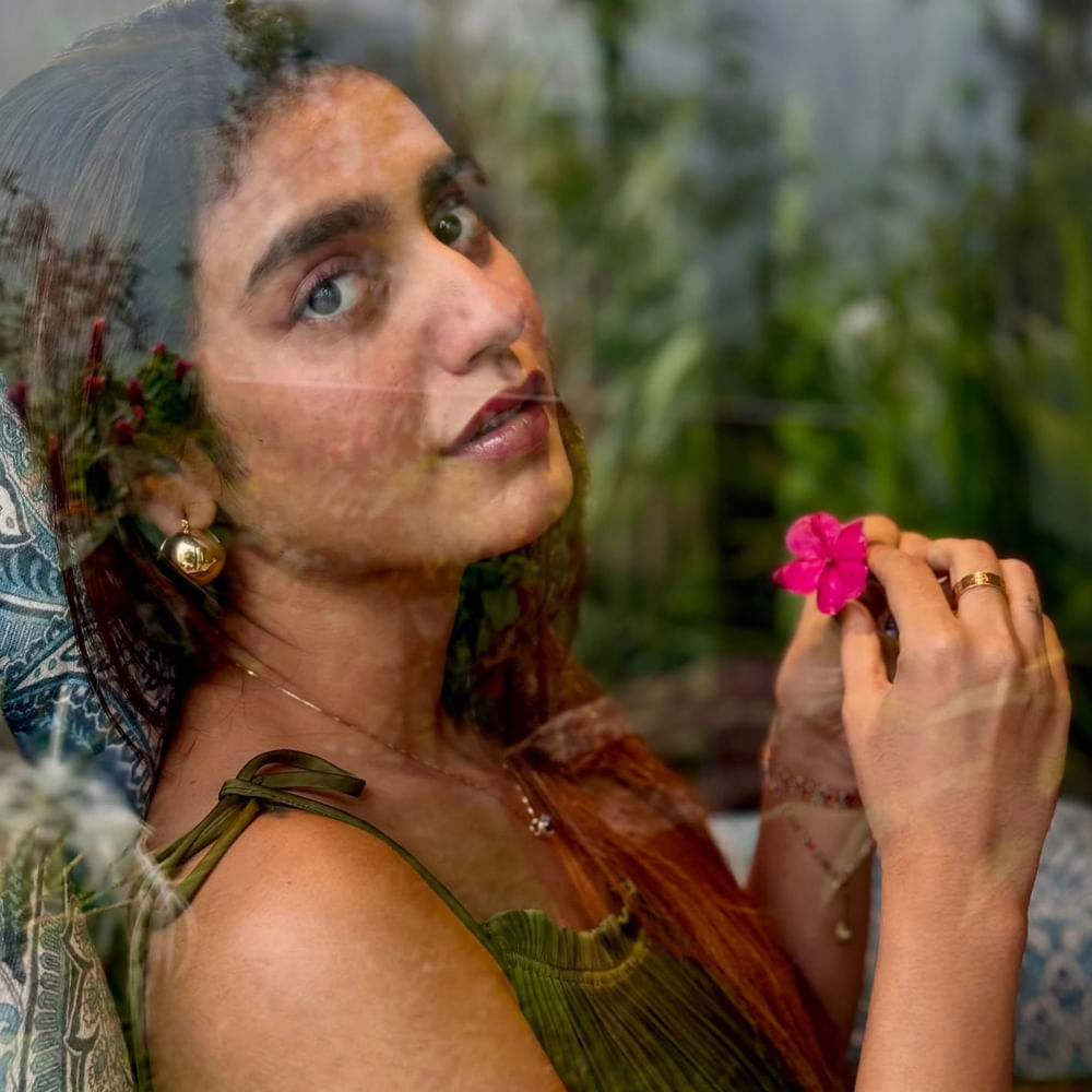 చెక్ సినిమా ఆశించిన స్థాయిలో విజయం సాధించలేకపోయింది. చెక్ సినిమా తర్వాత తిరిగి మలయాళంలో బిజీగా మారింది. తెలుగులో చాలా కాలం తర్వాత మెగా మల్టీస్టారర్ మూవీ బ్రో సినిమాలో నటించింది. కానీ ఈ సినిమా కూడా జ్ = డిజాస్టర్ అయ్యింది.