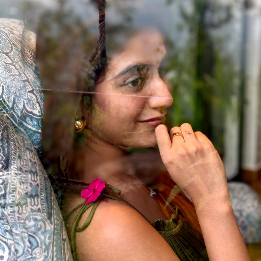 ఇక ఈ వీడియో వైరల్ అయిన తర్వాత ప్రియాకు సినిమా అవకాశాలు వరుసపెట్టి క్యూ కట్టాయి. టాలీవుడ్ నుంచి బాలీవుడ్ వరకు ప్రియాకు ఆఫర్లు వెల్లువెత్తాయి. అయితే ప్రియా మాత్రం ఆచితూచి సినిమాలు ఎంపిక చేసుకుంటోంది. నితిన్ హీరోగా తెరకెక్కిన ‘చెక్’ సినిమా చేసింది.