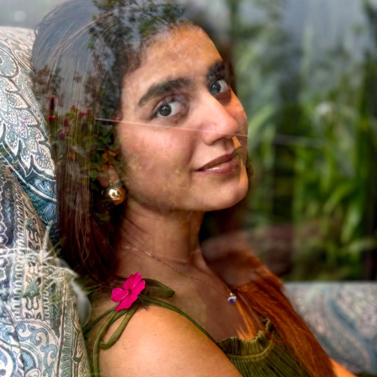 ఒక చిన్న కన్నుగీటే సన్నివేశంతో యావత్ భారతదేశాన్ని తనవైపు తిప్పుకుంది కేరళ కుట్టి ప్రియా ప్రకాశ్ వారియర్. ఇంకా చెప్పాలంటే కేవలం ఒక్క రాత్రిలోనే సెలబ్రిటీ హోదాను సొంతం చేసుకుందీ బ్యూటీ. ‘ఓరు ఆదర్ లవ్’ సినిమాలోని సెకన్ల వ్యవధిలో ఉన్న ఆ వీడియో అప్పట్లో నెట్టింట్లో సంచలనంగా మారింది.