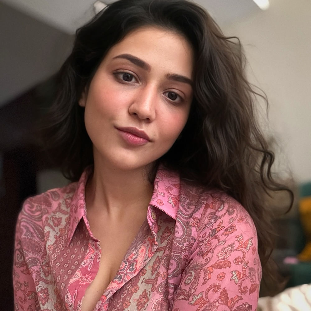 ఆ తరువాత నుండి చిన్న చిన్న గెస్ట్ పాత్రల్లో నటిస్తూ అక్కడే ఉండిపోయింది.. సినిమాలు సూపర్ హిట్ అయినా ఆఫర్లు మాత్రం లేవు. చాలాకాలం తర్వాత  మ్యాడ్ స్క్వేర్‌తో యూత్‌ని ఆకట్టుకుంది. అలాగే  ఈ బ్యూటీ పనిలోపనిగా కోలీవుడ్ వైపు దృష్టి పెట్టినట్టు తెలుస్తోంది.