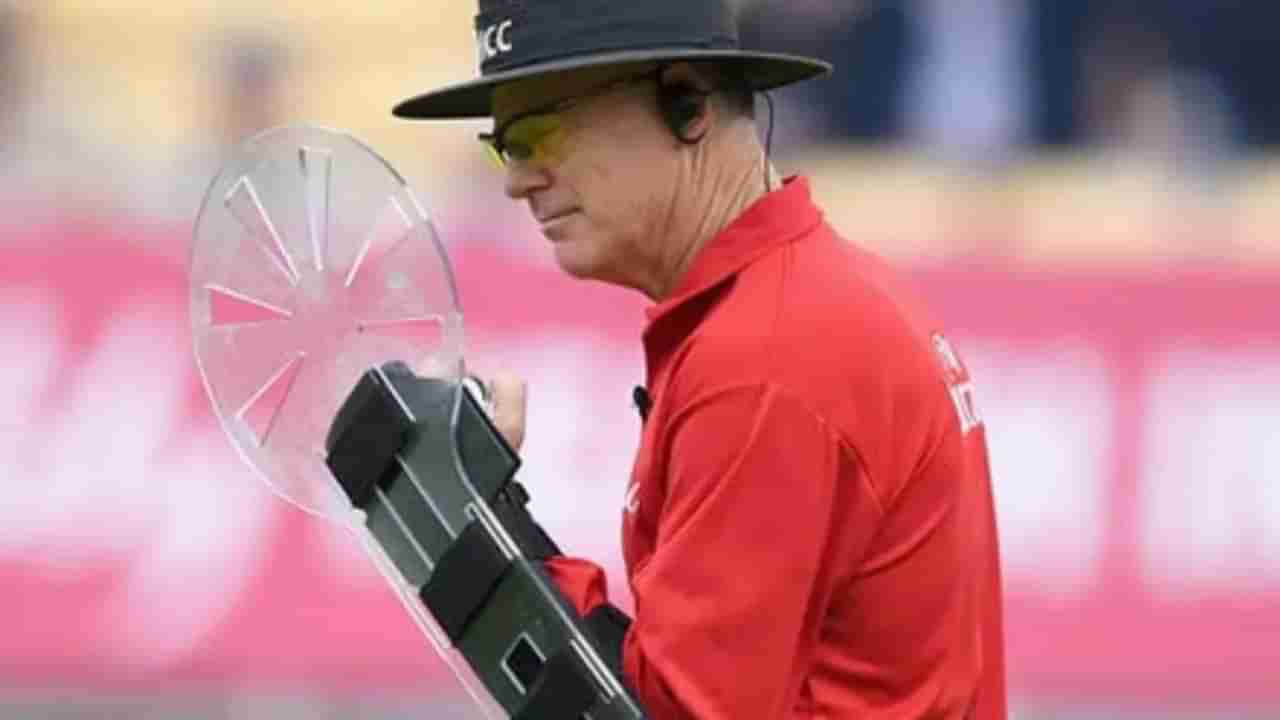 Sydney ODI : సిడ్నీ వన్డేలో అంపైర్లు చేతికి పెట్టుకుంది ఏంటో చూశారా ? దీనిని ఎందుకు ఉపయోగిస్తారో తెలుసా ?