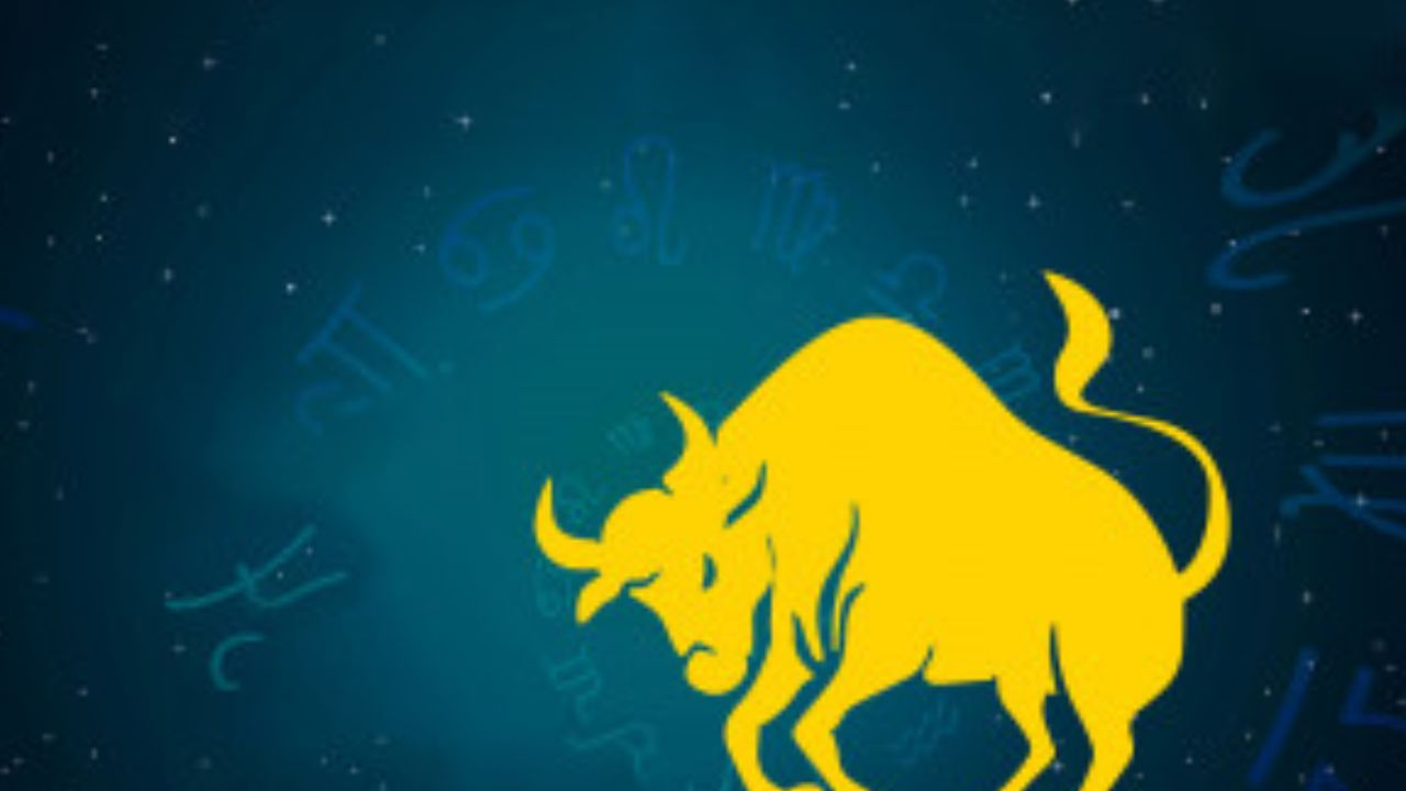 వృషభ రాశి : వృషభ రాశి వారికి అనేక ఆర్థిక ప్రయోజనాలు కలగనున్నాయి. వీరు చాలా రోజుల నుంచి పెండింగ్ లో ఉన్నపనులను పూర్తి చేస్తారు. ఇంటా బయట సంతోషకర వాతావరణం నెలకొంటుంది. దీపావళి తర్వాత వీరికి అన్నీ మంచి రోజులే అంటున్నారు పండితులు.