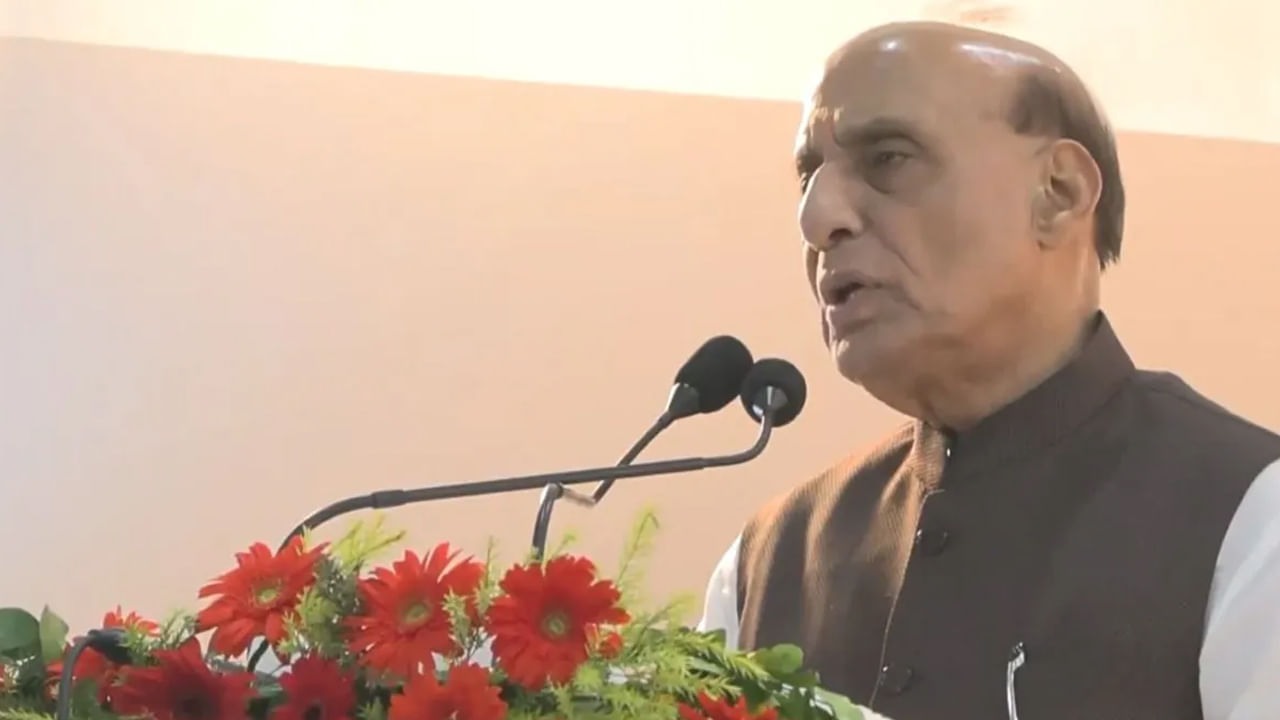 పాకిస్థాన్లోని ప్రతి అంగుళం బ్రహ్మోస్ పరిధిలో ఉంది..! శత్రు దేశానికి రక్షణ మంత్రి మాస్ వార్నింగ్