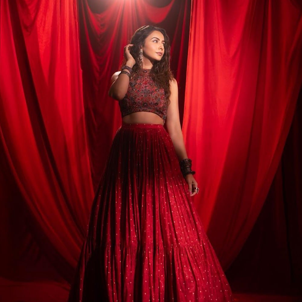 రకుల్ ఇఫ్పుడు ఎక్కువగా హిందీలో నటిస్తుంది. ఇటీవలే ఆమె దే దే ప్యార్ దే 2 చిత్రంలో నటించింది. ఆయేషా ఖురానా పాత్రలో కనిపించనుంది. ఇందులో అజయ్ దేవగన్, ఆర్. మాధవన్, టబు కీలకపాత్రలు పోషించగా.. నవంబర్ 14న రిలీజ్ కానుంది.