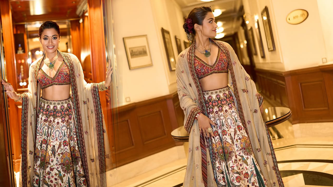 రష్మిక తన అంద చందాలతో అందరి మనసు దోచుకుంటుంది. ఈ బ్యూటీ వరసగా సినిమాలు చేస్తూ బ్లాక్ బస్టర్ హిట్ అందుకుటుంది. కథల విషయంలో ఆచీ తూచి అడుగులు వేస్తూ, బ్లాక్ బస్టర్ హిట్స్ అందుకుంటుంది.