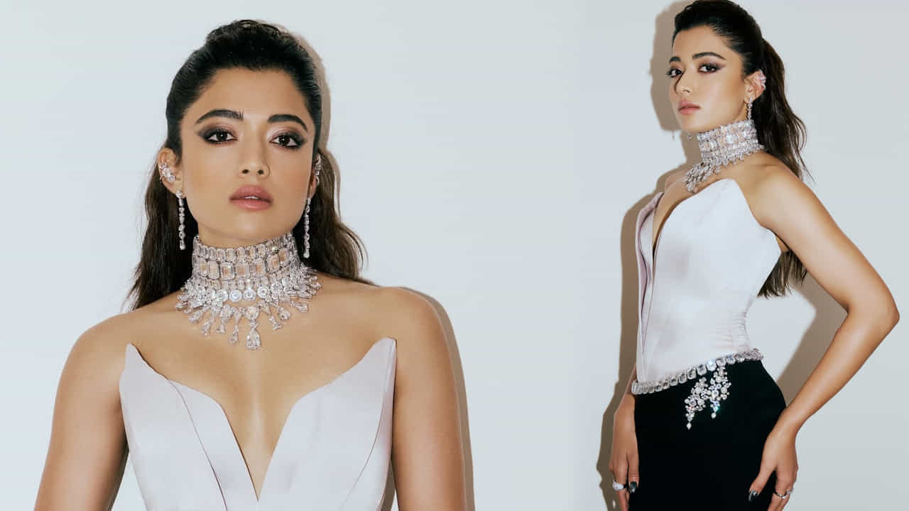 నేషనల్ క్రష్ రష్మిక మందన్న గురించి ఎంత చెప్పినా తనక్కవే. ఈ బ్యూటీ ప్రస్తుతం వరసగా హిట్స్ అందుకుంటూ తన అంద చందాలతో అందరి మనసు దోచేసుకుంటుంది. ఈ బ్యూటీ ప్రస్తుం పాన్ ఇండియా స్థాయిలో దూసుకెళ్తూ, వరసగా బ్లాక్ బస్టర్ హిట్స్ తన ఖాతాలో వేసుకుంటుంది.