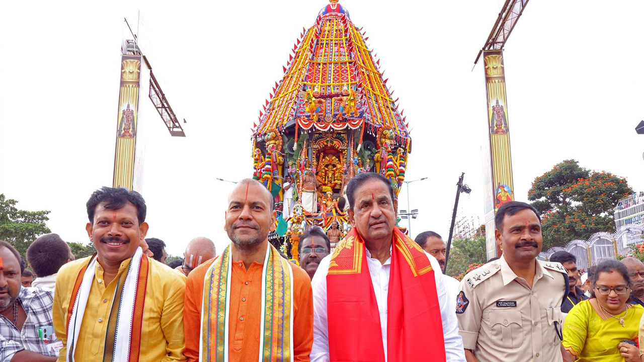  ఈ కార్యక్రమంలో తిరుమ‌ల శ్రీ‌శ్రీ‌శ్రీ పెద్ద‌జీయ‌ర్‌స్వామి, తిరుమ‌ల శ్రీ‌శ్రీ‌శ్రీ చిన్న‌జీయ‌ర్‌స్వామి, టీటీడీ ఛైర్మ‌న్ బీఆర్ నాయుడు, ఈవో అనిల్ కుమార్ సింఘాల్, పలువురు బోర్డు స‌భ్యులు, జెఈవో వీర‌బ్ర‌హ్మం, సివిఎస్వో   మురళి కృష్ణ, సహా ఇంజనీరింగ్ అధికారులు పాల్గొన్నారు.
 