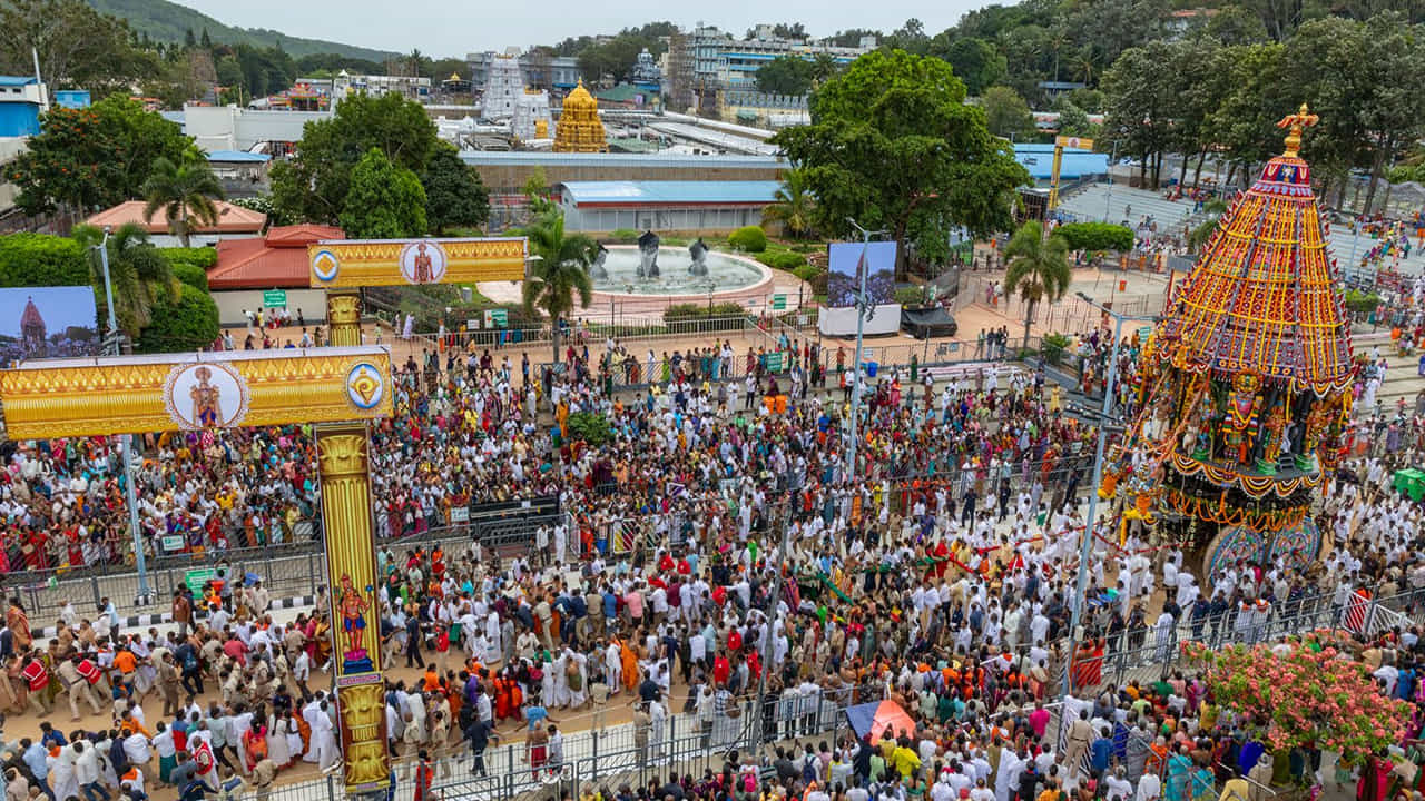 సకలజీవులలో అంతర్యామిగా ఉన్న పరమాత్మ తన రథాన్ని తానే లాగుతున్నాడని అన్నమయ్య అనడం ముదావహం.