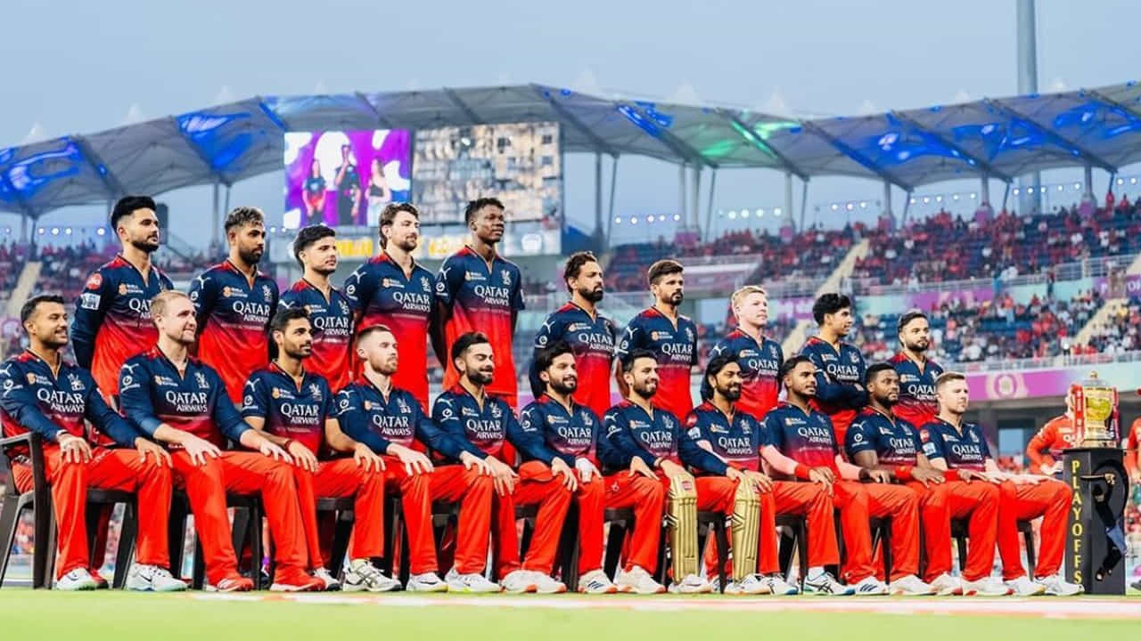 అమెరికాకు చెందిన రెండు ప్రైవేట్ ఈక్విటీ సంస్థలు కూడా ఆసక్తి చూపుతున్నాయి. ఢిల్లీకి చెందిన ఒక వ్యాపారవేత్త కూడా ఈ రేసులో చేరాడు. పూనావాలా కుటుంబం గతంలో ఐపీఎల్ జట్టును సొంతం చేసుకునే అవకాశాన్ని అన్వేషించింది. 2010లో లలిత్ మోడీ నాయకత్వంలో ఐపీఎల్ విస్తరణ సమయంలో అదార్ తండ్రి సైరస్ దాదాపుగా ఐటీటీని సొంతం చేసుకున్నాడు. కానీ, చివరికి సహారా, రెండెజౌస్ స్పోర్ట్స్ బిడ్ను గెలుచుకున్నాయి. అయితే, పూణే, కొచ్చిలో ఉన్న ఈ రెండు జట్లు ఎక్కువ కాలం కొనసాగలేదు.