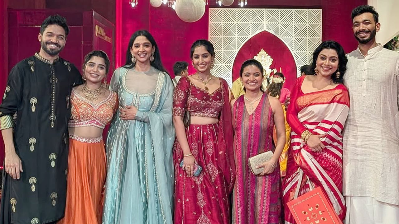 కాగా శ్రీ విష్ణు నటించిన సామజవరగమన సినిమాతో టాలీవుడ్ కు పరిచయమైంది రెబా మోనికా జాన్. అలాగే మ్యాడ్ స్క్వేర్ సినిమాలో ఓ స్పెషల్ సాంగ్ చేసింది.