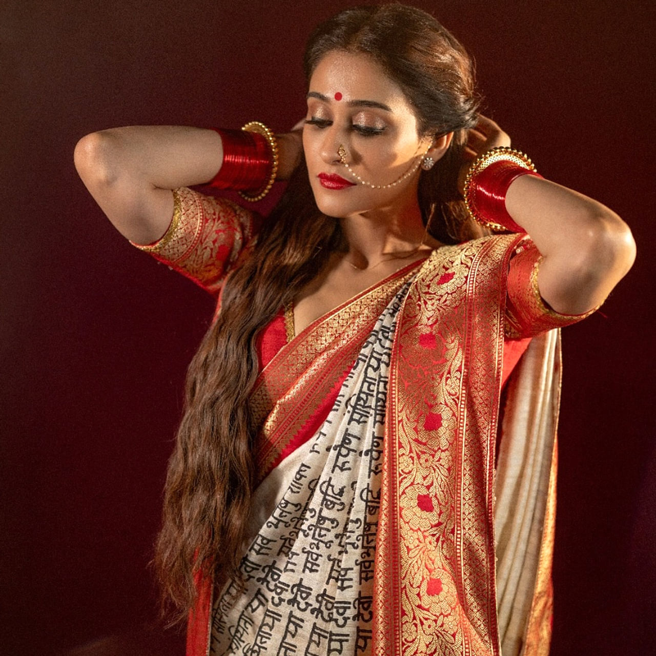 రెజీనా కాసాండ్రా.. తెలుగు, తమిళం,కన్నడ సినిమాల్లో నటిస్తూ అలరిస్తుంది. ఈ ముద్దుగుమ్మ 1990 డిసెంబర్ 13న చెన్నైలో జన్మించింది. చిన్న వయస్సులోనే సినిమా రంగంలోకి అడుగుపెట్టిన రెజీనా, 2005లో తమిళ చిత్రం "కండా నాల్ ముదల్"తో తన నటనా జీవితాన్ని ప్రారంభించింది.