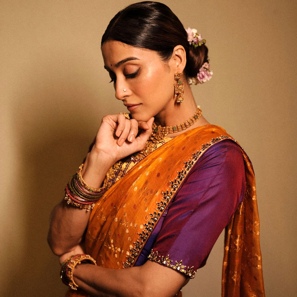 రెజీనా ప్రస్తుతం తెలుగు, తమిళం, హిందీ భాషల్లో విభిన్న ప్రాజెక్టులతో బిజీగా ఉంది, అలాగే సోషల్ మీడియాలో కూడా తన అందమైన ఫోటోలతో అభిమానులను ఆకట్టుకుంటోంది. తాజాగా కొన్ని ఫోటోలను వదిలింది రెజీనా. ఈ ఫోటోలు అభిమానులను ఆకట్టుకుంటున్నాయి.