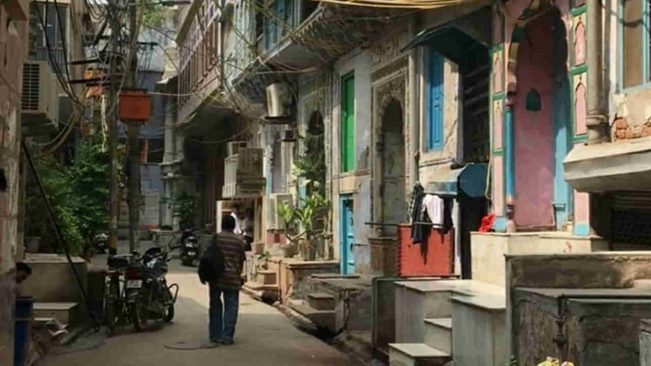 Viral: ఆ ఇంటి తలుపు వేసే ఉంది.. రెండు రోజులైనా తెరవలేదు.. అనుమానమొచ్చి వెళ్లి చూడగా