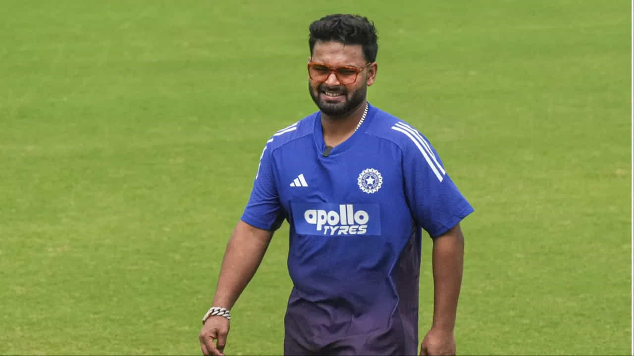 దక్షిణాఫ్రికా ఏతో జరిగిన మ్యాచ్లో రిషబ్ పంత్ టాస్ గెలిచి బౌలింగ్ ఎంచుకున్నాడు. దక్షిణాఫ్రికా ఏతో జరిగిన మ్యాచ్ దక్షిణాఫ్రికాతో జరిగిన టెస్ట్ సిరీస్కు ముందు రిషబ్ పంత్కు మ్యాచ్ ప్రాక్టీస్ అన్నమాట.