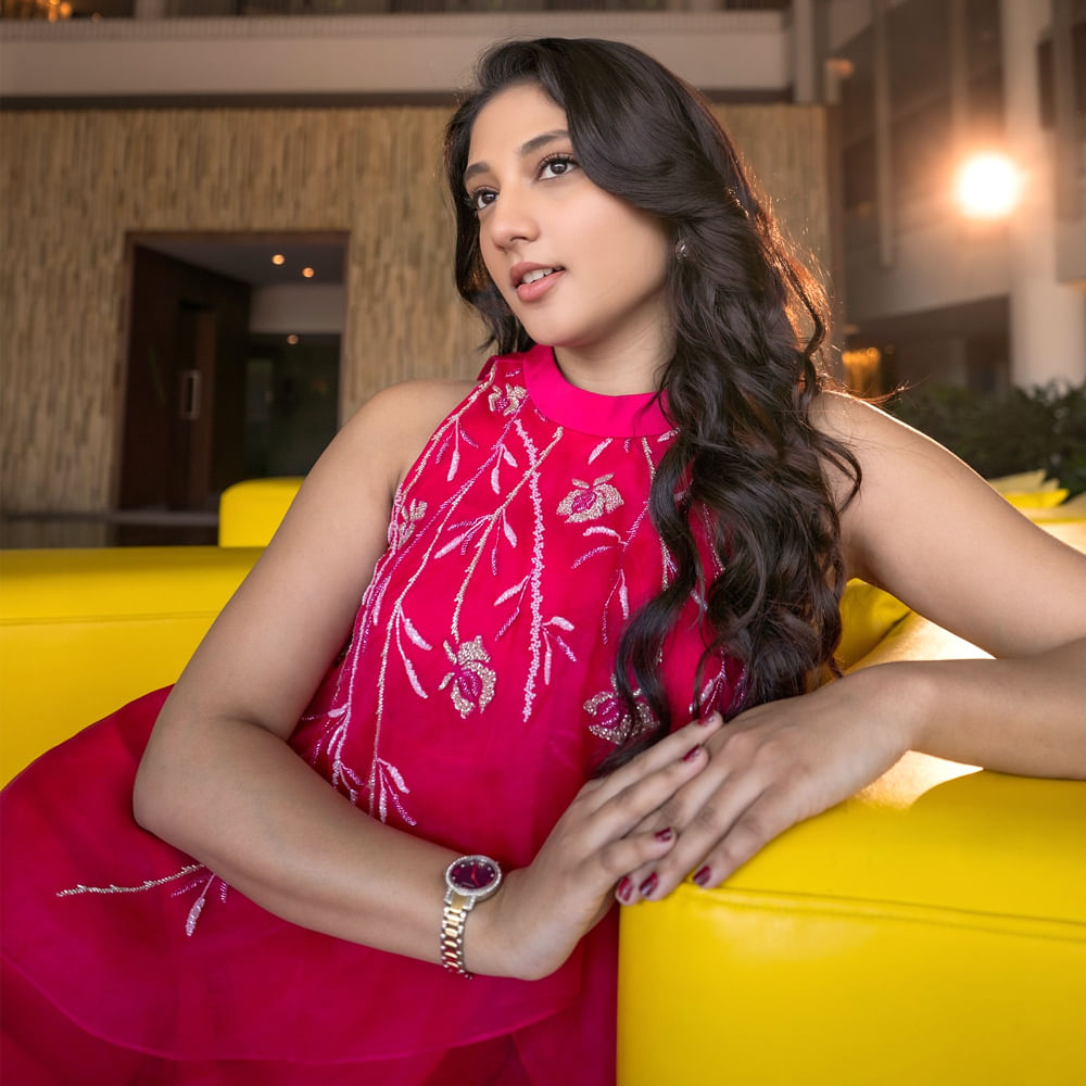 ప్రస్తుతం ఈ అమ్మడు వయసు 27 సంవత్సరాలు. 1997 అక్టోబర్ 27న ఢిల్లీలో జన్మించిన ఈ బ్యూటీ అక్కడే విద్యాభ్యాసాన్ని పూర్తి చేసుకుంది. విమెన్ శ్యామ్ ప్రసాద్ ముఖర్జీ కాలేజీలో డిగ్రీ కంప్లీట్ చేసుకుంది.