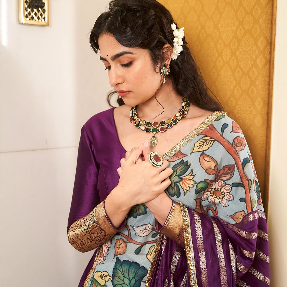 దీంతో తెలుగుతోపాటు కన్నడలోనూ ఈ బ్యూటీకి వరుస ఆఫర్స్ క్యూ కట్టాయి. కన్నడలో శ్రీమురళీకి జోడిగా భఘీర చిత్రంలో నటించింది. ఈ సినిమా పర్లేదు అనిపించుకుంది.. అలాగే నిఖిల్ సరసన అప్పుడో ఇప్పుడో ఎప్పుడో చిత్రంలో నటించింది.