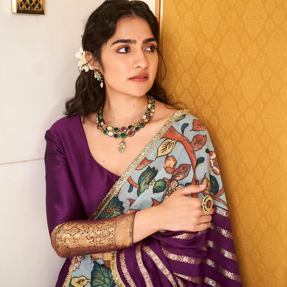 మొదటి సినిమాతోనే సూపర్ హిట్ అందుకున్న ఈ వయ్యారికి ఇప్పుడు సోషల్ మీడియా భారీ ఫాలోయింగ్ వచ్చేసింది. సప్త సాగరాలు దాటి సినిమాతో సౌత్ ఇండస్ట్రీలో ఒక్కసారిగా ఫేమస్ అయ్యింది ఈ హీరోయిన్. ఈ సినిమా ఆమెకు స్టార్ ఇమేజ్ తెచ్చిపెట్టింది.