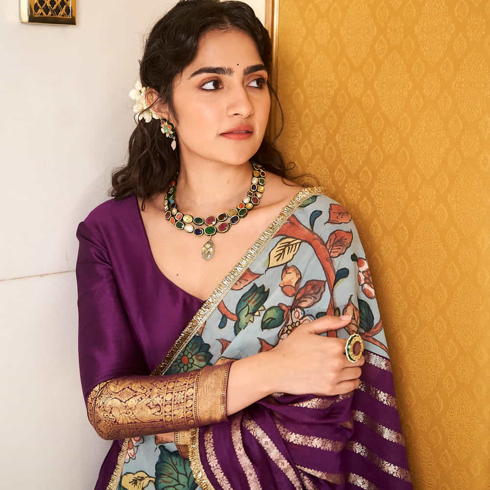 మొదటి సినిమాతోనే సూపర్ హిట్ అందుకున్న ఈ వయ్యారికి ఇప్పుడు సోషల్ మీడియా భారీ ఫాలోయింగ్ వచ్చేసింది. సప్త సాగరాలు దాటి సినిమాతో సౌత్ ఇండస్ట్రీలో ఒక్కసారిగా ఫేమస్ అయ్యింది ఈ హీరోయిన్. ఈ సినిమా ఆమెకు స్టార్ ఇమేజ్ తెచ్చిపెట్టింది.