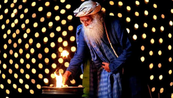 Sadhguru: పండుగ వేళ ఆముదం నూనెతో దీపాలు వెలిగించాలని సద్గురు సందేశం