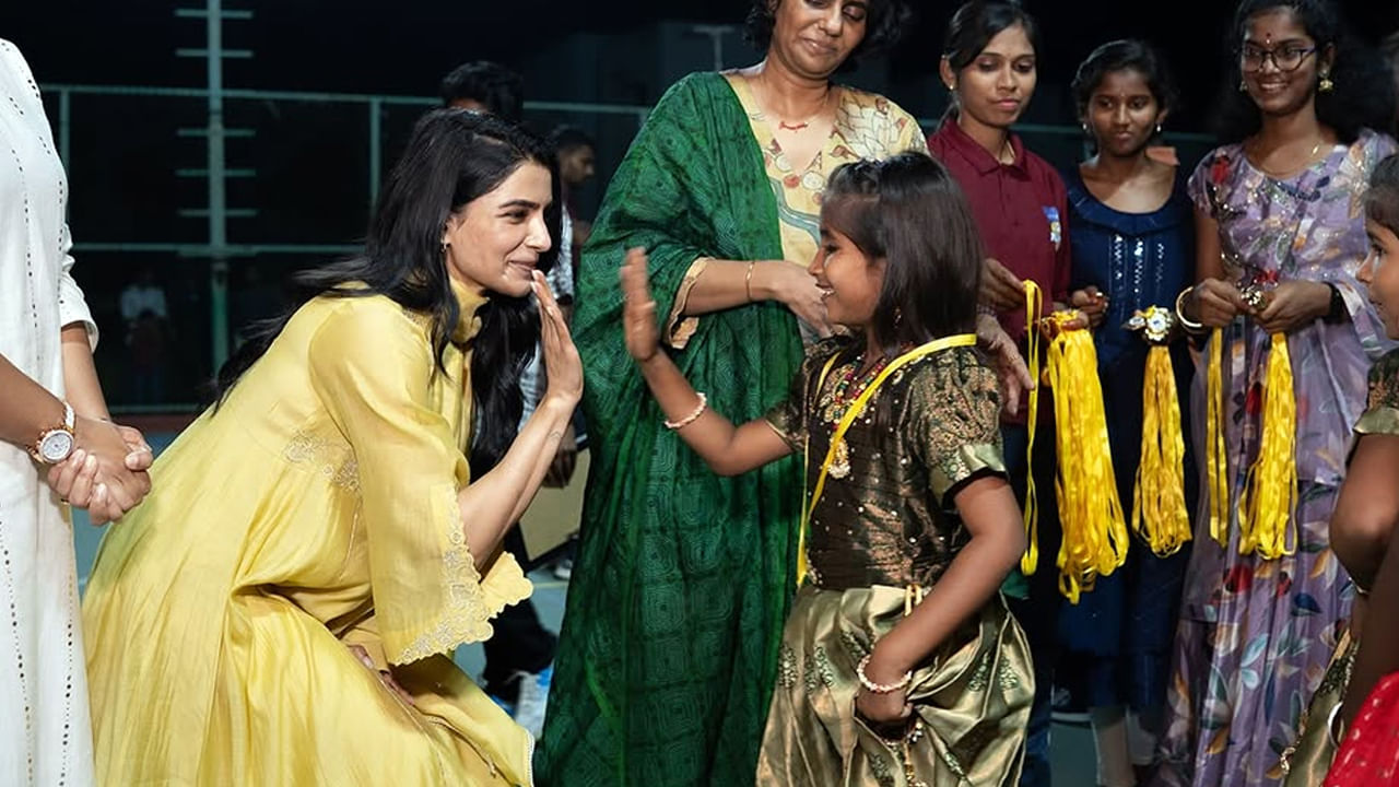 అయితే టాలీవుడ్ స్టార్ హీరోయిన్ సమంత మాత్రం డిఫరెంట్ గా దీపావళిని సెలబ్రేట్ చేసుకుంది. సినిమాలతో పాటు సమాజ సేవ చేసే ఆమె
ప్రత్యూష ఫౌండేషన్ పేరిట ఒక స్వచ్ఛంద సంస్థను ఏర్పాటుచేసింది.