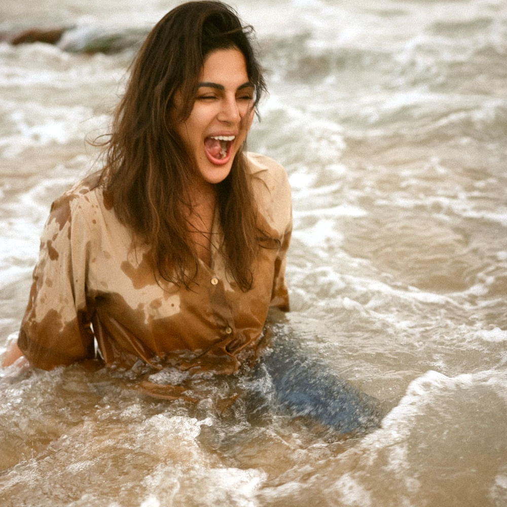 ఆఫర్స్ కోసం ఎదురుచూస్తున్న సంయుక్తకు చిరు సినిమాలో ఛాన్స్ వచ్చిందంటే ఈ అమ్మడు కెరీర్ మలుపు తిప్పినట్లే ఇక.. ఈ ముద్దుగుమ్మ సోషల్ మీడియాలో చాలా యాక్టివ్ గా ఉంటుంది. తాజాగా ఈ అమ్మడు బీచ్ ఫోటోలు షేర్ చేసింది.