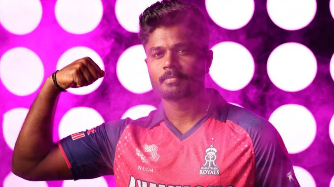 IPL 2026: రాజస్థాన్ రాయల్స్ ఫ్రాంచైజీ సంజు శాంసన్ ఇండియన్ ప్రీమియర్ లీగ్ సీజన్-19 మినీ వేలానికి ముందే విడుదల కావడం దాదాపు ఖాయం. ఈ విడుదల ఉన్నప్పటికీ, శాంసన్ వేలంలో కనిపిస్తాడా లేదా అనేది ఇంకా ధృవీకరించలేదు.