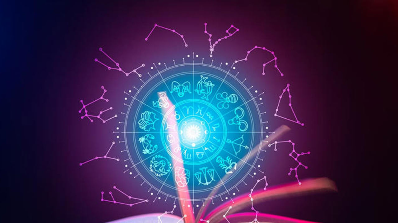 షడష్టక్ యోగం ఎప్పుడు ఏర్పడుతుందంటే.. అక్టోబర్ 5వ తేదీ ఉదయం 6 గంటల ప్రాంతంలో శనీశ్వరుడు బుధుడు ఒకదానికొకటి 150 డిగ్రీల కోణంలో ఉంటారు., దీని వలన షడాష్టక యోగం అనే ప్రత్యేక సంయోగం ఏర్పడుతుంది. ఈ సమయంలో.. బుధుడు తులారాశిలో ఉంటాడు. శనీశ్వరుడు మీనరాశిలో ఉంటాడు. ఈ శుభ సంయోగం దసరా తర్వాత ఏర్పడుతుంది . మూడు రాశులకు ముఖ్యంగా ఫలవంతమైనదిగా నిరూపించబడుతుంది. ఈ సంయోగం కారణంగా  కొన్ని రాశుల వారు కెరీర్ లో పురోగతి, ఆర్థిక లాభం, జీవితంలో ఆనందాన్ని పొందుతారు. ఈ శుభ సంయోగం వల్ల ఏ రాశులకు ప్రయోజనం చేకూరుతుందో తెలుసుకుందాం.