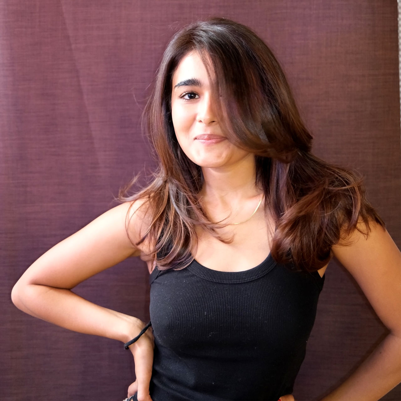 షాలిని పాండే. అర్జున్ రెడ్డి సినిమాతో హీరోయిన్ గా పరిచయం అయ్యింది ఈ చిన్నది. సందీప్ రెడ్డి వంగ దర్శకత్వంలో తెరకెక్కిన అర్జున్ రెడ్డి సినిమా సంచలన విజయాన్ని అందుకుంది. ఆతర్వాత కొన్ని ఆఫర్స్ అందుకుంది. 