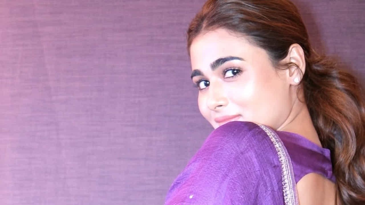 ఇక ఈ ముద్దుగుమ్మ ఎప్పుడూ తన గ్లామర్‌తో అందరినీ ఆకట్టుకుంటుంది. ట్రెండీ వేర్ డ్రెసెస్‌లొ తన క్యూట్ నెస్‌లో అందరినీ మాయ చేస్తుంటుంది. ఇక ఎప్పుడూ సోషల్ మీడియాలో చాలా యాక్టివ్‌గా ఉండే ఈ చిన్నిది తాజాగా పర్పుల్ కలర్ లెహెంగాలో ఉన్న క్యూట్ ఫొటోస్ షేర్ చేసింది.