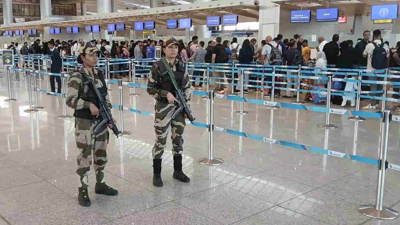 Hyderabad: శంషాబాద్ ఎయిర్పోర్టుకు మరోసారి బాంబు బెదిరింపులు.. ఆ విమానం పేలకూడదంటే..